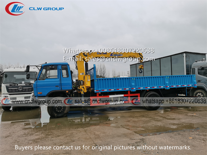 Dongfeng RHD truck mounted XCMG 5 ton crane