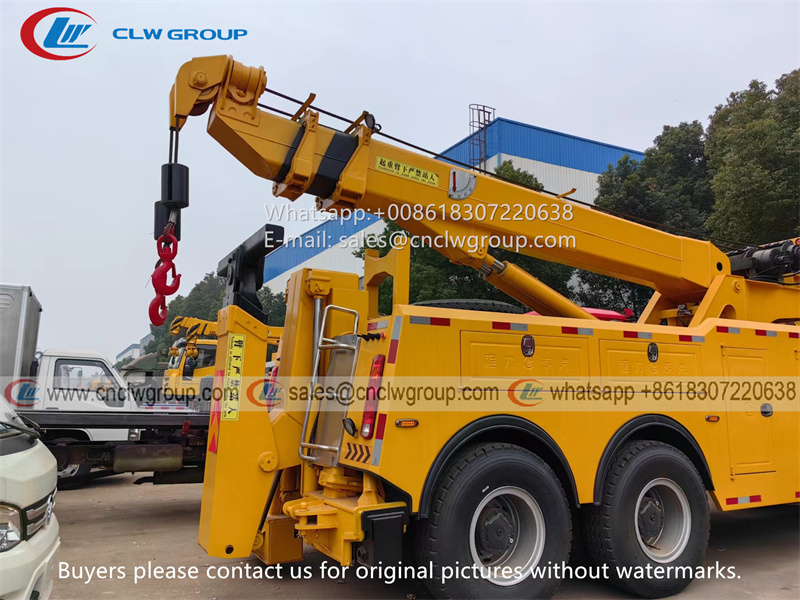 IVECO Hongyan 30t rotary wrecker truck