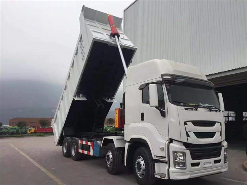 ISUZU GIGA 12 Wheeler 30-35 ton Dump Trucks