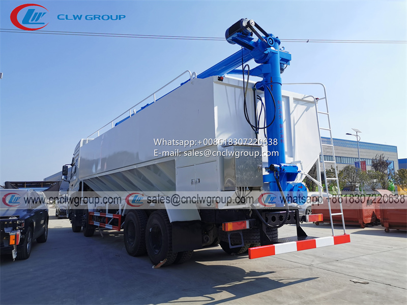 Dongfeng 8x4 40m3 bulk pellet feed truck for livestock poultry farms