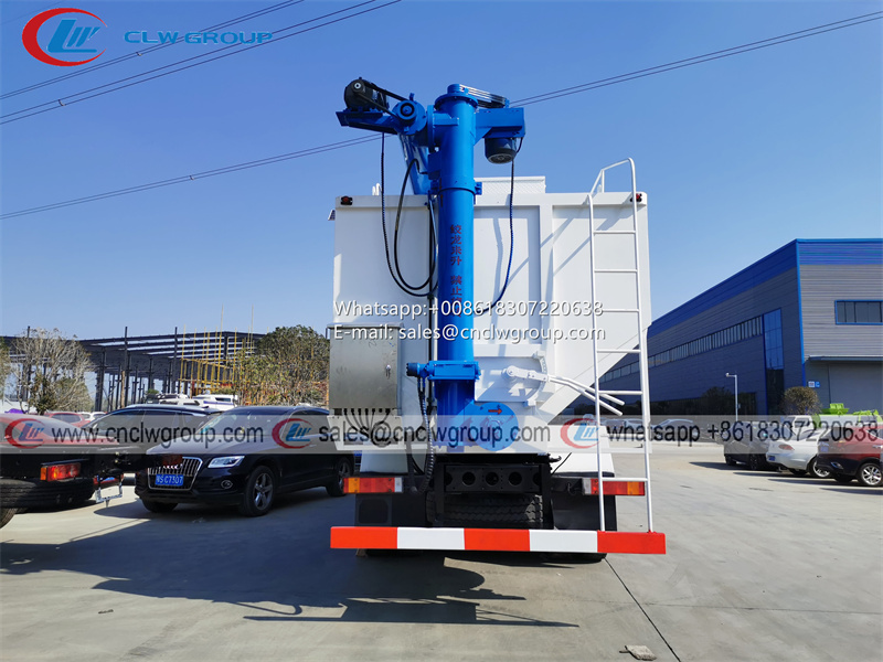 Dongfeng 8x4 40m3 bulk pellet feed truck for livestock poultry farms