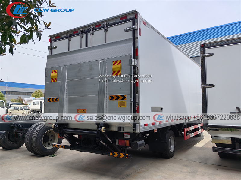 ISUZU NPR 18ft Refrigerator Van Frozen Goods Transport Truck with Hydraulic Lift Tailplate