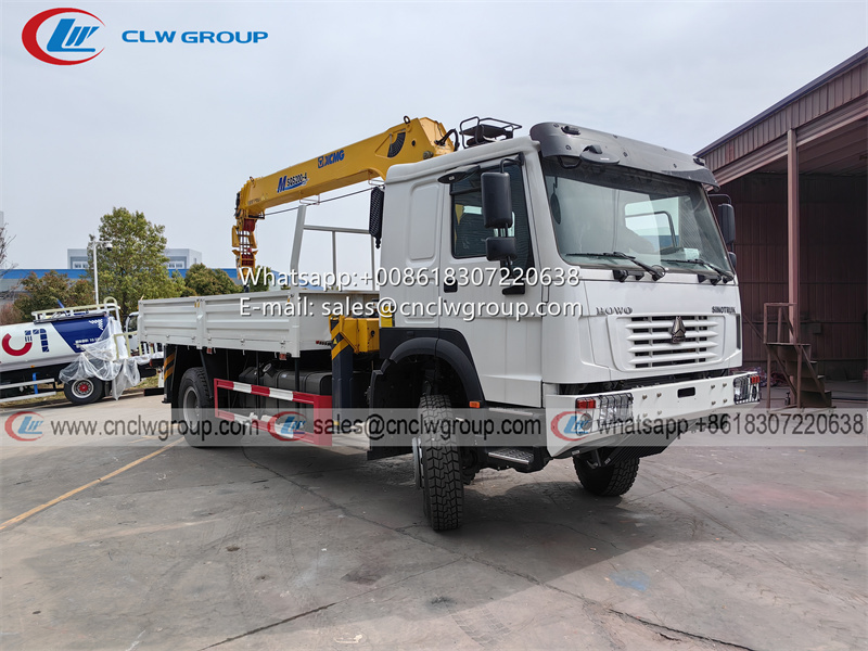 Sinotruk HOWO 4x4 truck mounted crane XCMG SQS200 8 TON Boom
