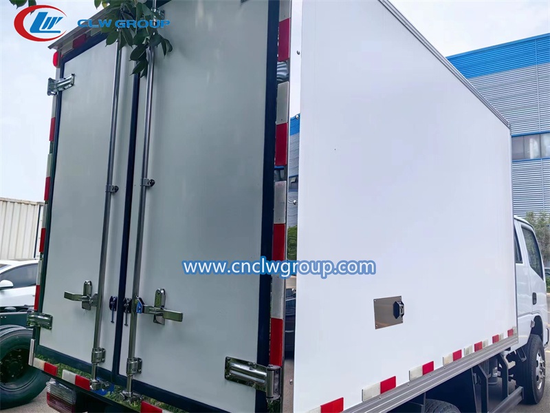 CLW brand double cabin 3t box cargo truck