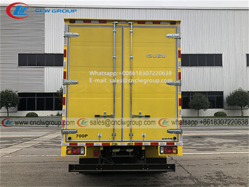 ISUZU 700P double cabin box cargo truck