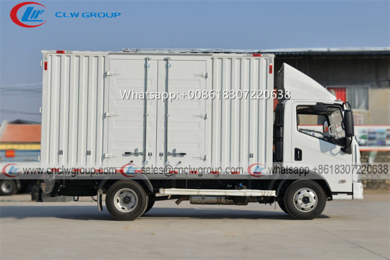 Yuejin 4x2 Box Cargo Truck with Safety Airbag