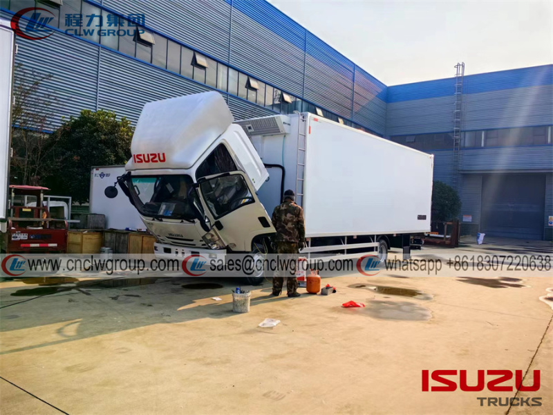ISUZU 700P Euro4/6 24 feet Freezer Van Refrigerator Truck for sale