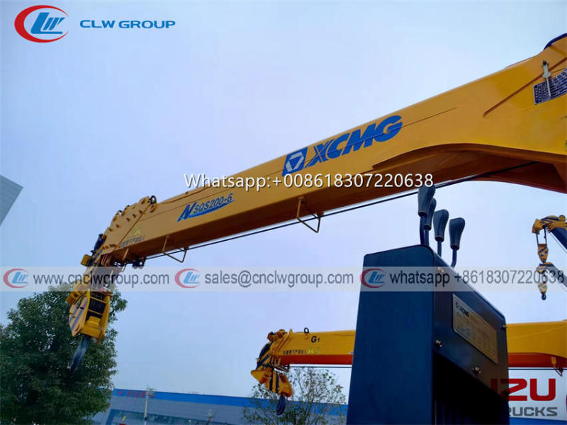 ISUZU GIGA FVR truck mounted XCMG 8 ton 6-stage crane