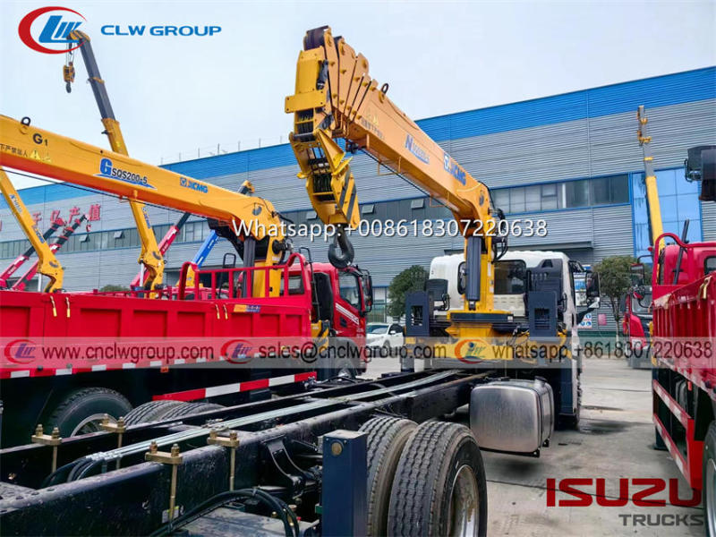 ISUZU GIGA FVR truck mounted XCMG 8 ton 6-stage crane