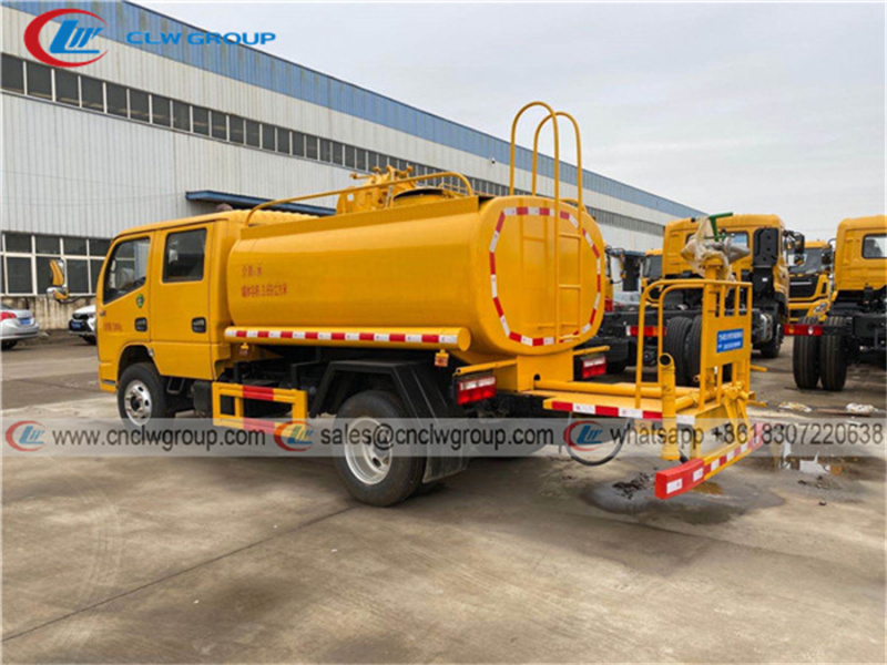 Dongfeng double cab 3000 liter water sprinkler truck
