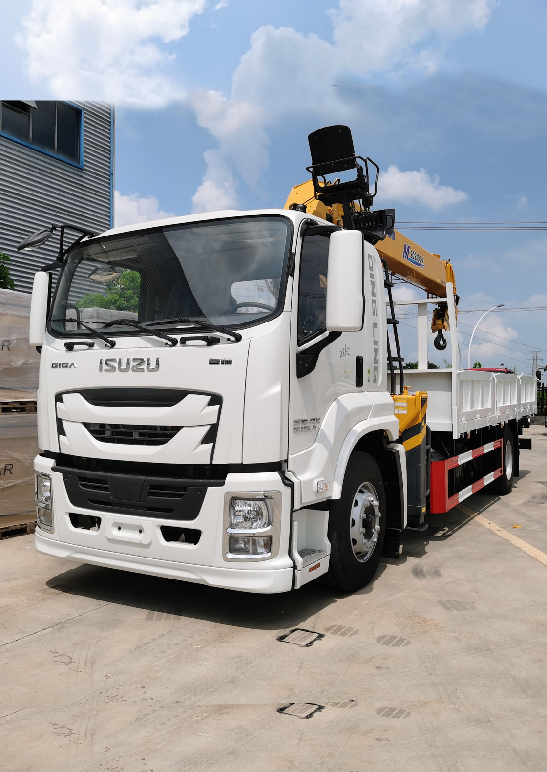 ISUZU GIGA 10T Boom Crane Truck