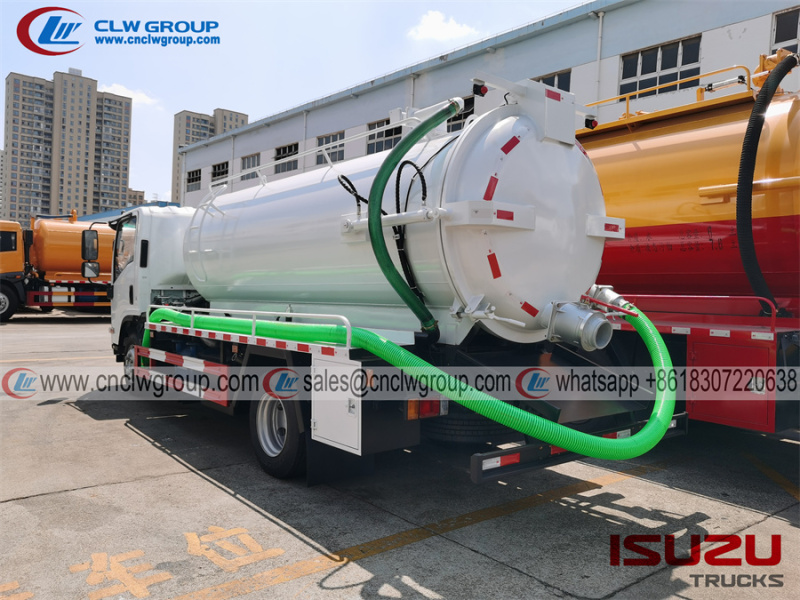 ISUZU 8000L vacuum sewage septic tanker truck