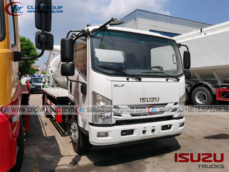 ISUZU 8000L vacuum sewage septic tanker truck