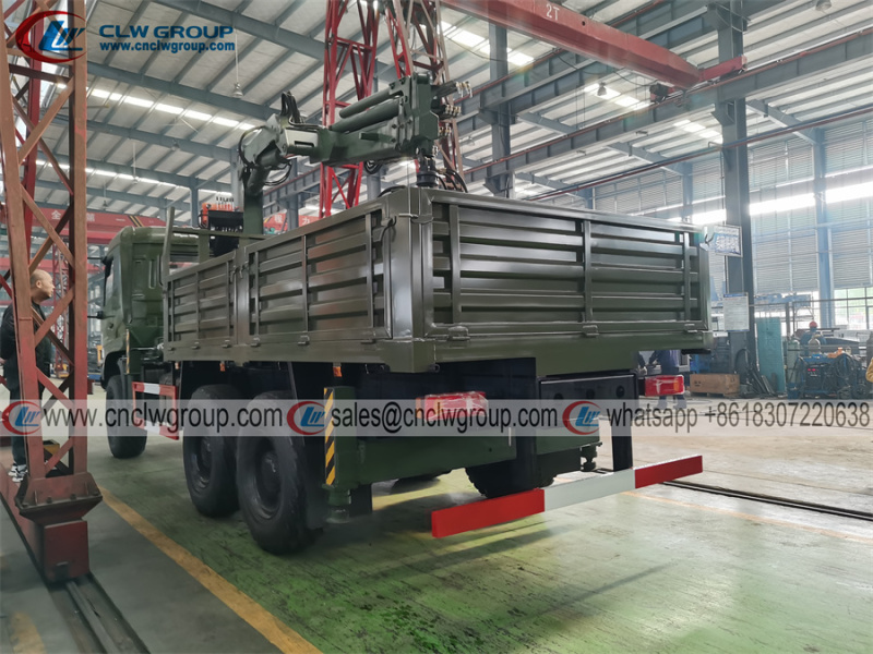 CLW Dongfeng 6x6 off road grabber crane truck for log wood