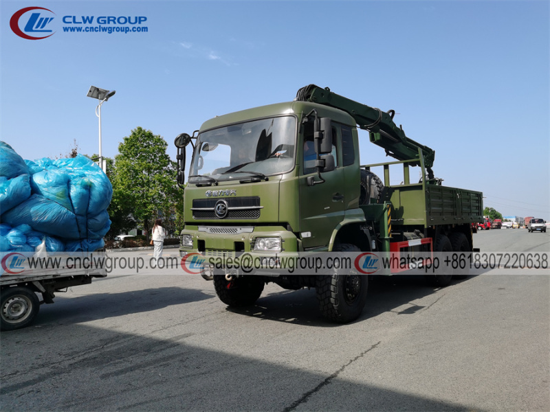 CLW Dongfeng 6x6 off road grabber crane truck for log wood