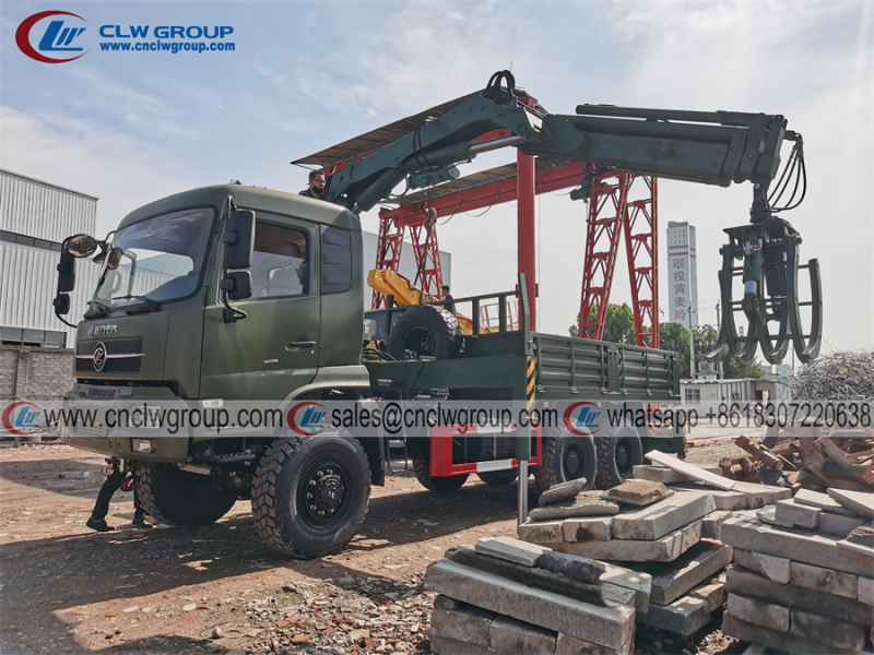 CLW Dongfeng 6x6 off road grabber crane truck for log wood