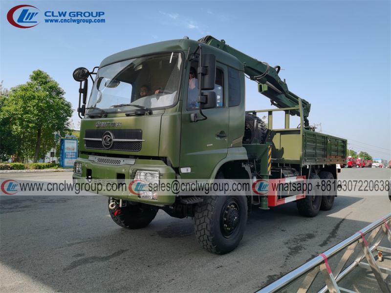CLW Dongfeng 6x6 off road grabber crane truck for log wood