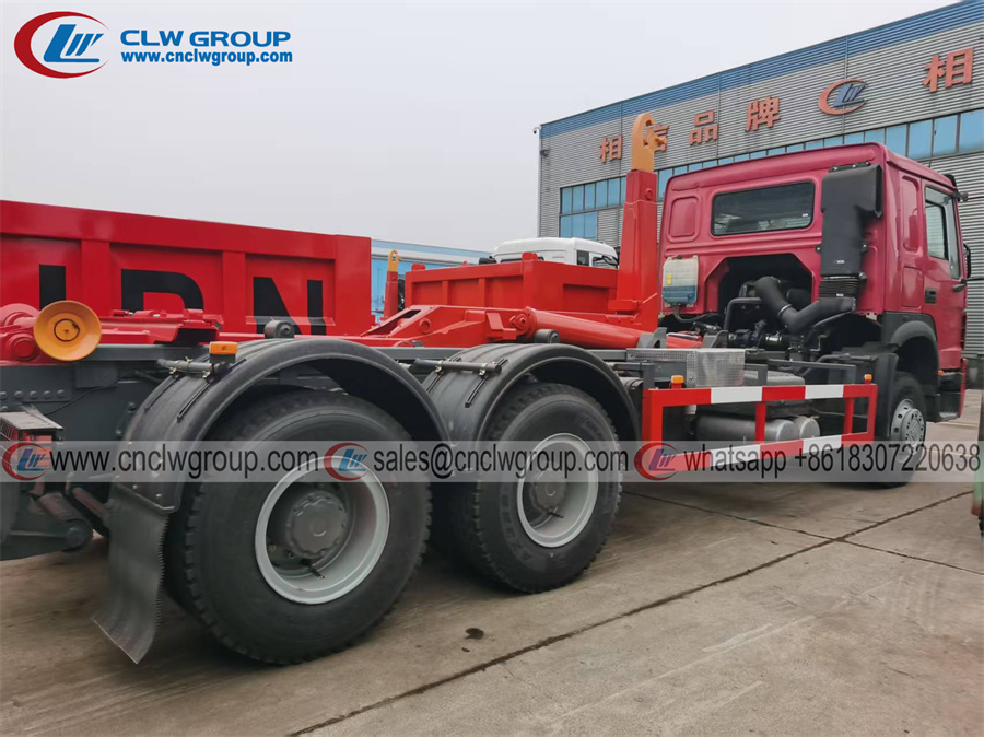 SINOTRUK HOWO RHD 6x4 25 ton hooklift truck with 25cbm box