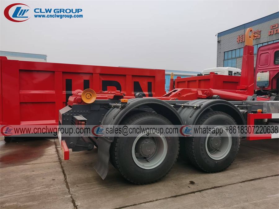 SINOTRUK HOWO RHD 6x4 25 ton hooklift truck with 25cbm box