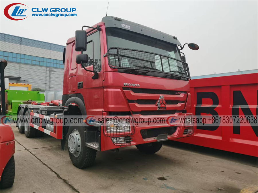 SINOTRUK HOWO RHD 6x4 25 ton hooklift truck with 25cbm box