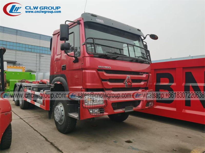 SINOTRUK HOWO RHD 6x4 25 ton hooklift truck with 25cbm box