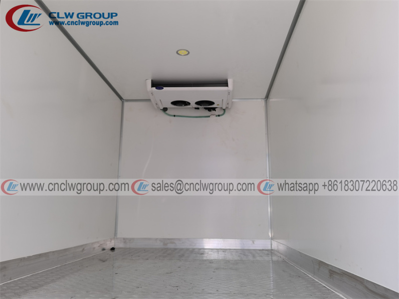 ISUZU elf 100P 3 ton 4 ton refrigerated truck with Carrier cooling system