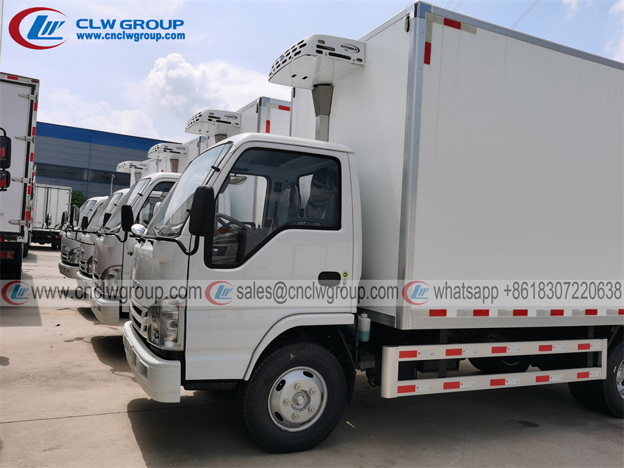 ISUZU elf 100P 3 ton 4 ton refrigerated truck with Carrier cooling system