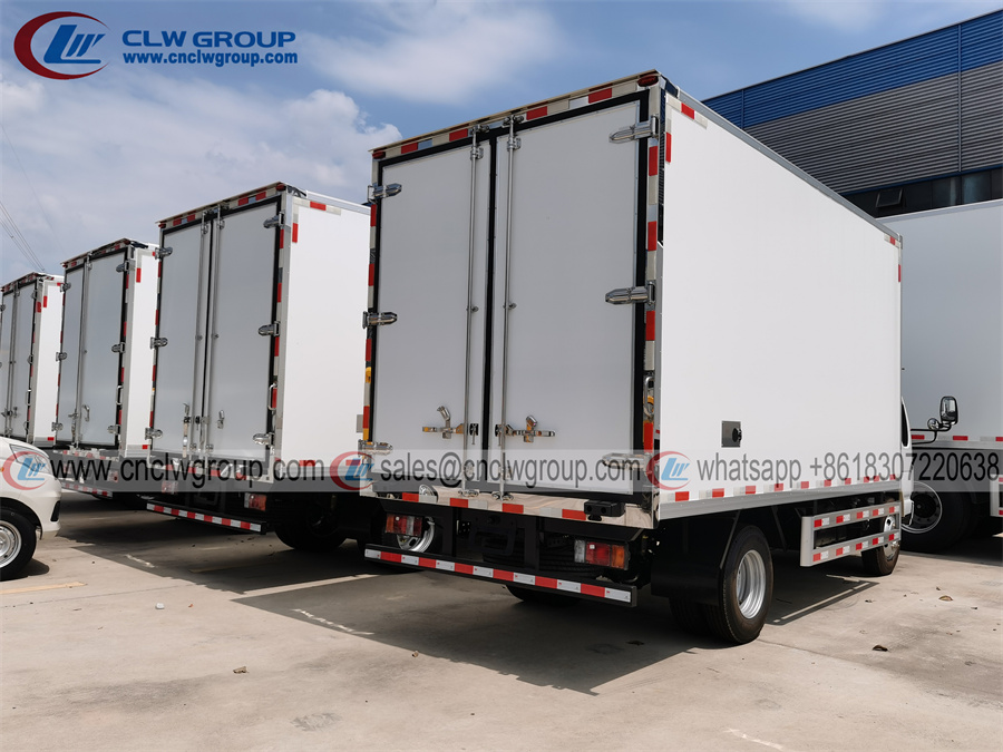 ISUZU elf 100P 3 ton 4 ton refrigerated truck with Carrier cooling system