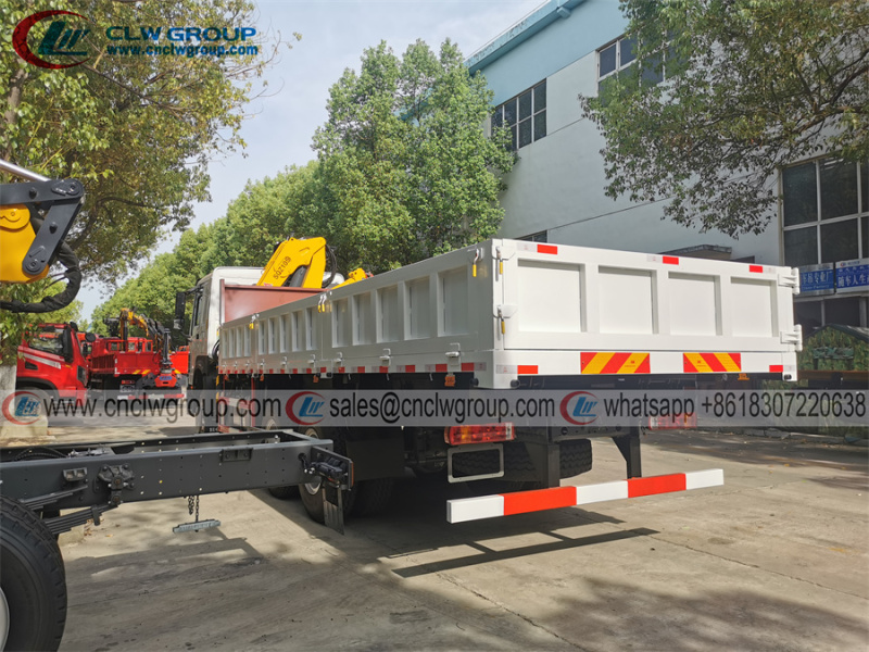 Sinotruk HOWO RHD 6*4 truck mounted 5 ton knukcle crane