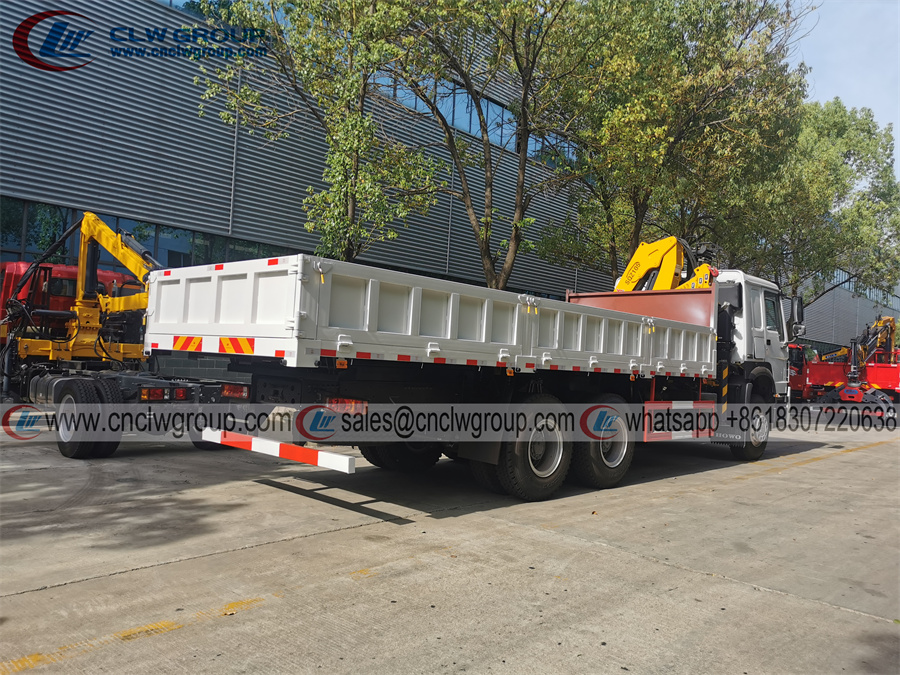Sinotruk HOWO RHD 6*4 truck mounted 5 ton knukcle crane