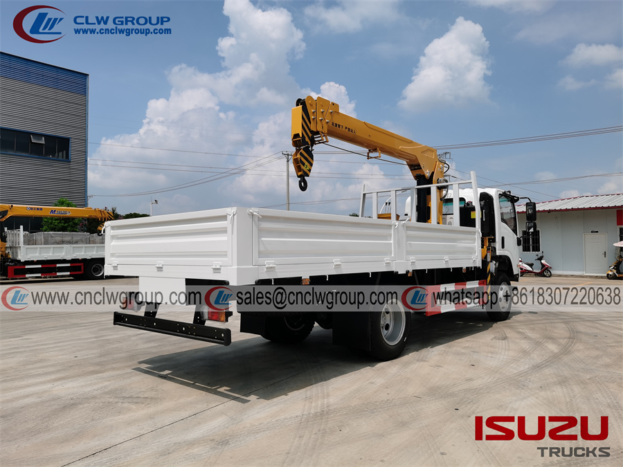 Isuzu npr 4x4 boom crane truck with 5 ton crane