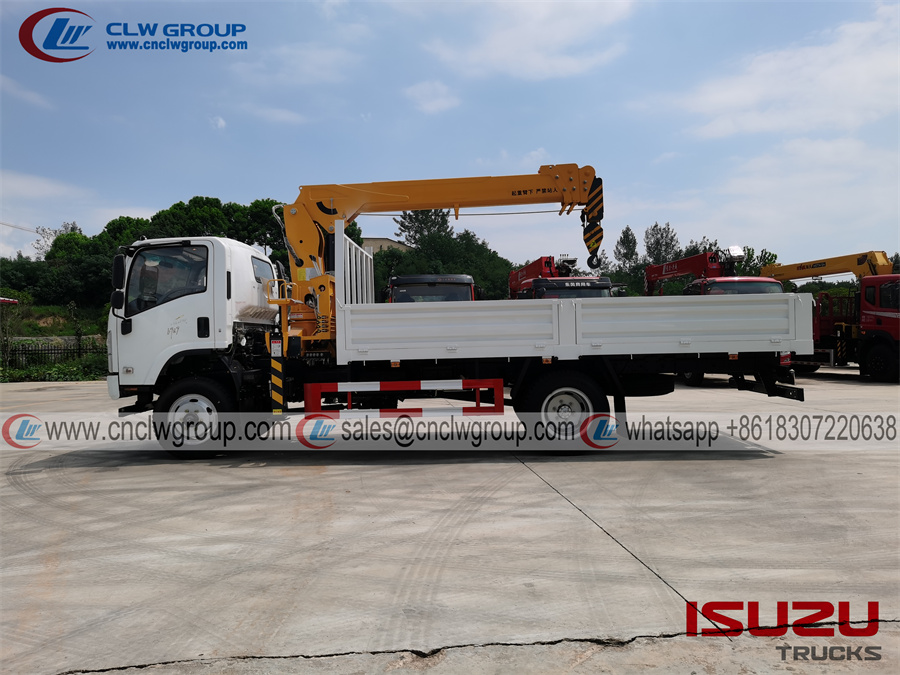 Isuzu npr 4x4 boom crane truck with 5 ton crane