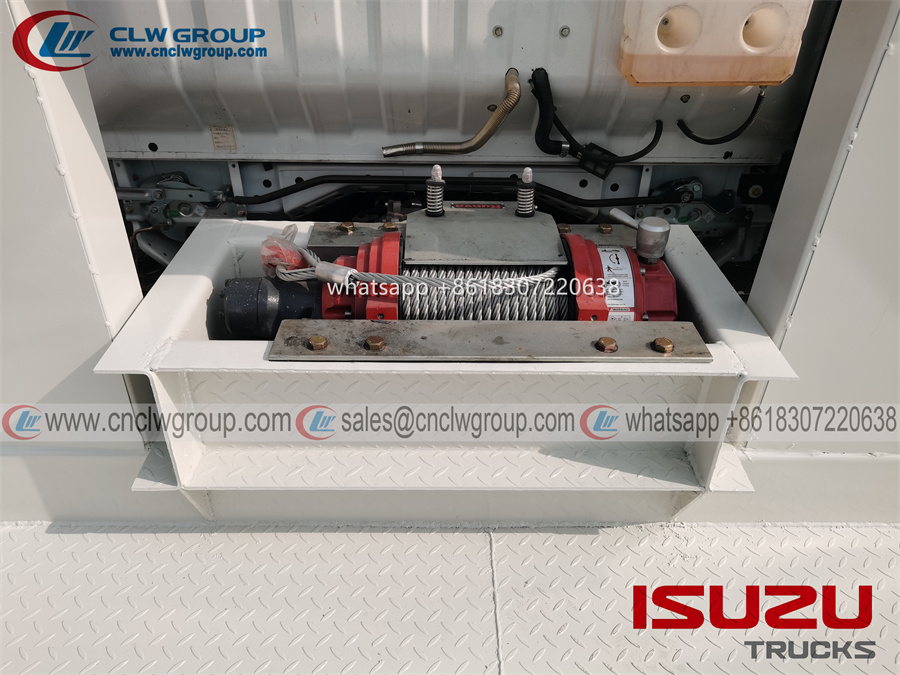 ISUZU 4x4 8 ton self loading flat bed truck with 6 ton winch