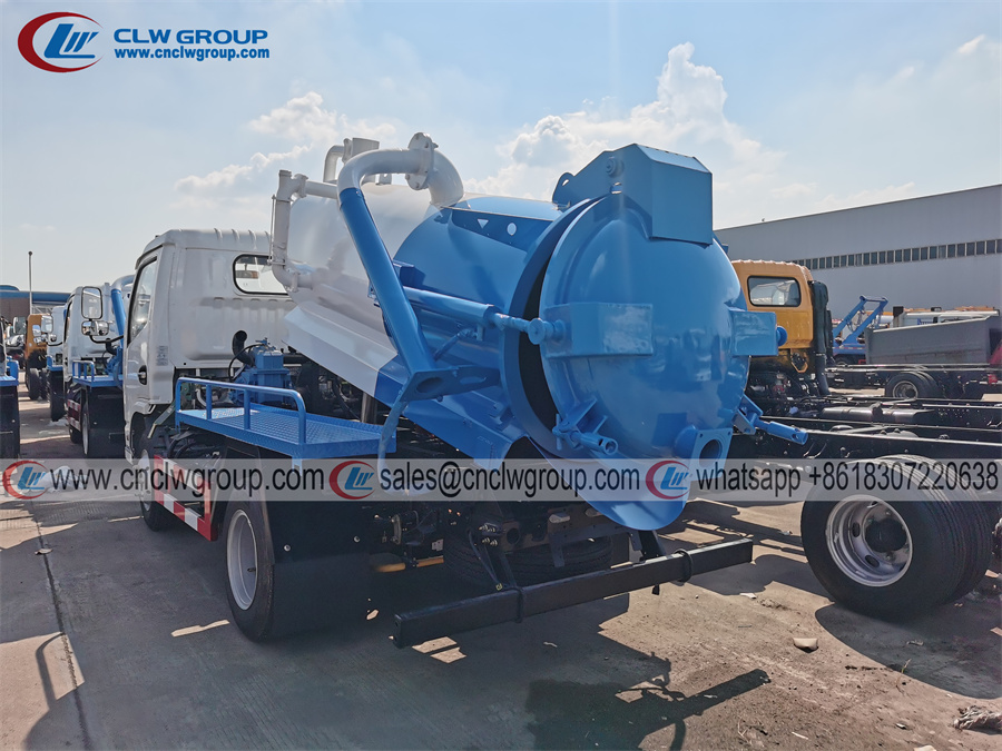 Dongfeng RHD 3000 liters vacuum septic pump sewer suction sewage tanker trucks