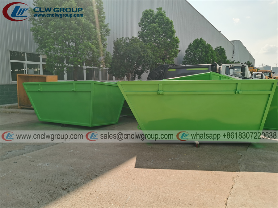 skip bin of HOWO RHD 4cbm skip loader garbage truck