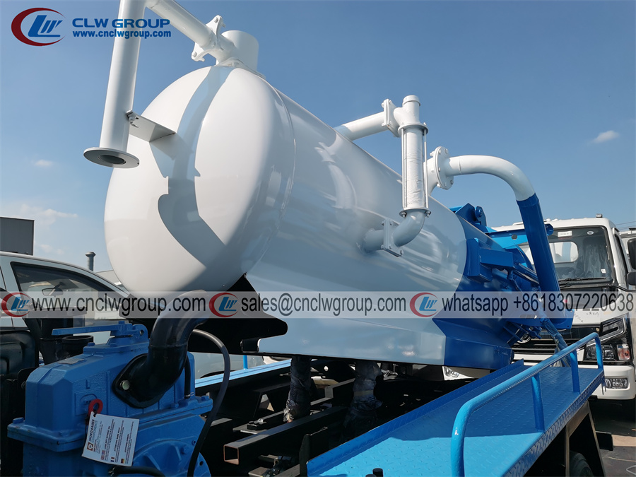 Dongfeng RHD 3000 liters vacuum septic pump sewer suction sewage tanker trucks