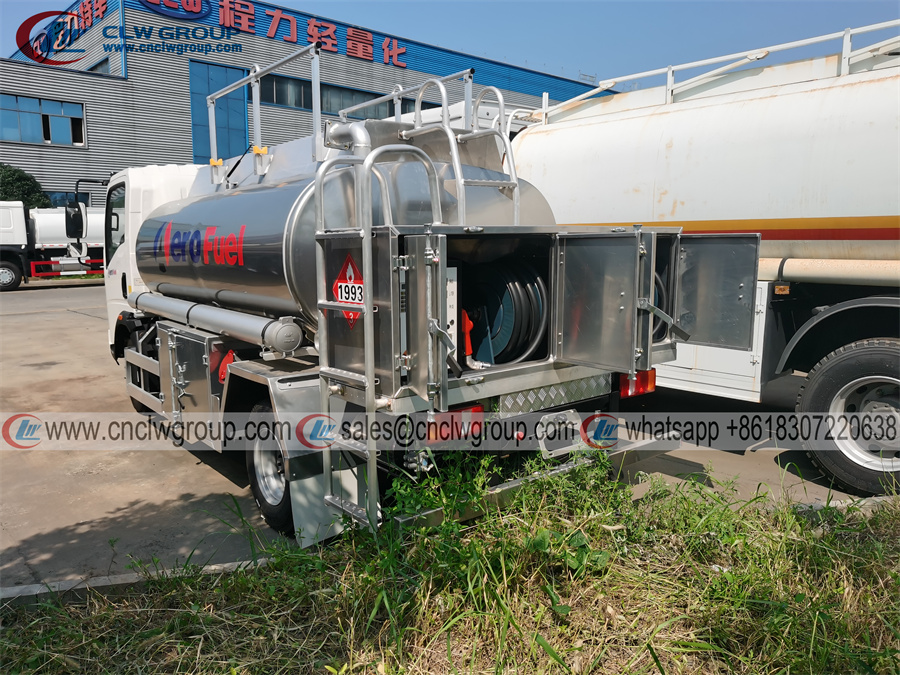 HOWO 5000L aluminum oil tank mobile refuelling diesel gasoline tanker trucks