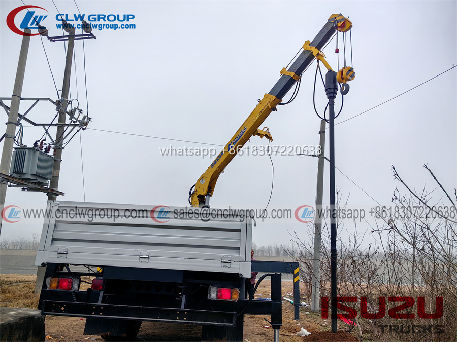 ISUZU FRR npr 5 ton truck mounted crane boom crane auger driller trucks