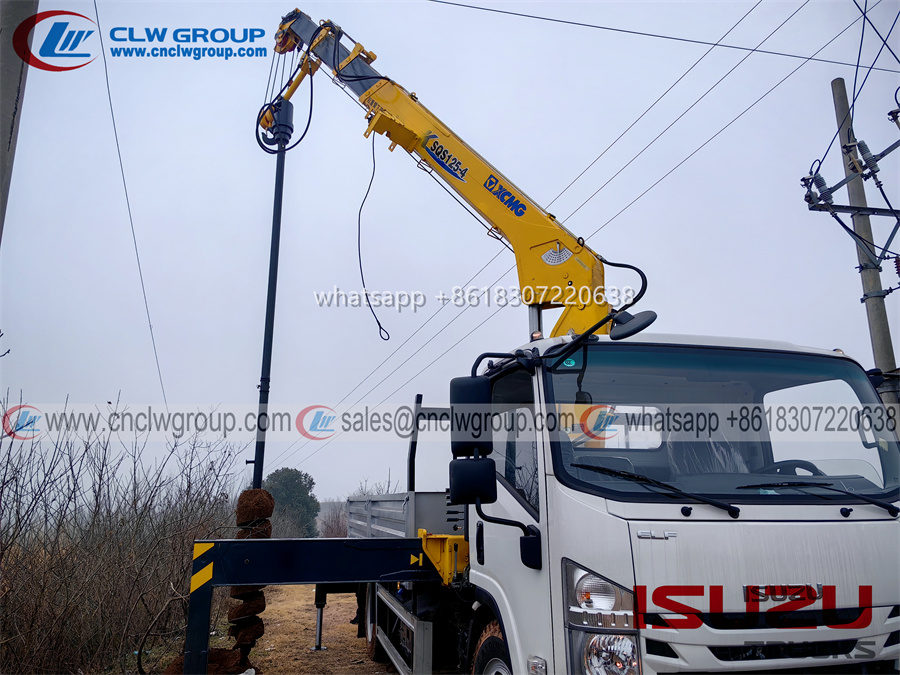 ISUZU FRR npr 5 ton truck mounted crane boom crane auger driller trucks