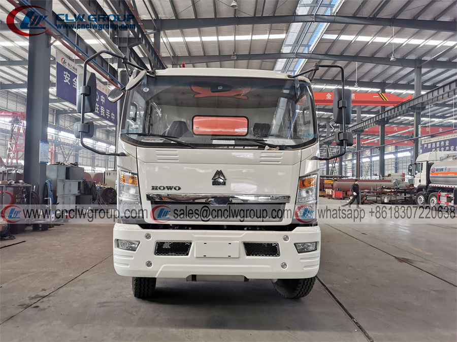 HOWO 10000 liters diesel oil tanker gasoline fuel tanker trucks