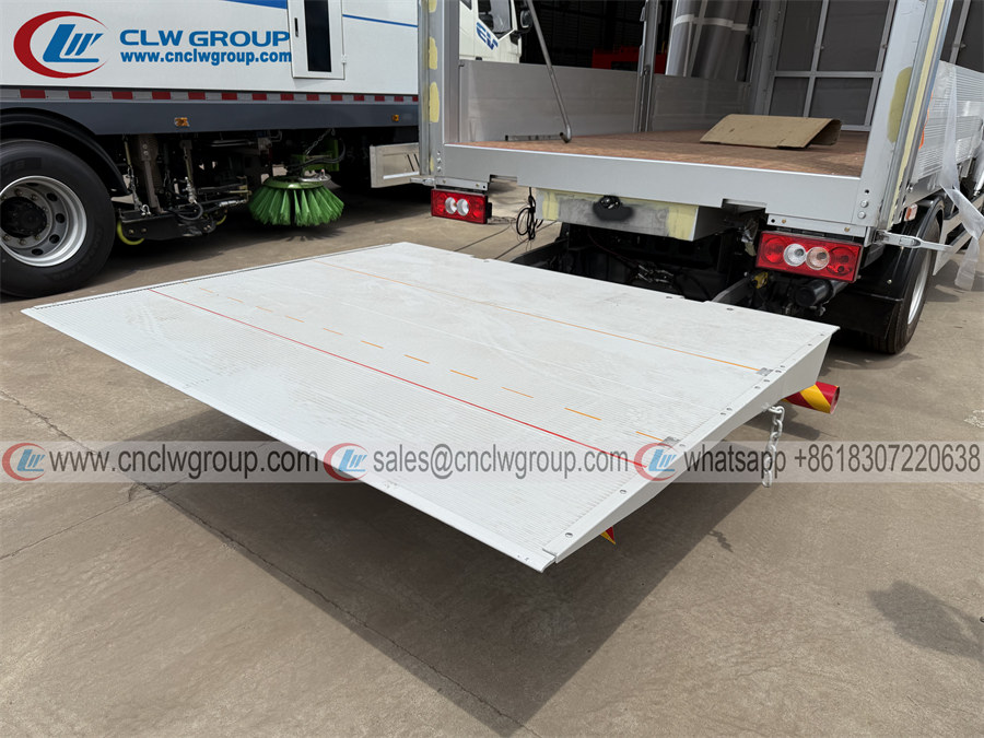 Foton Aumark 5-6 ton curtainsider sliding curtain side cargo box truck