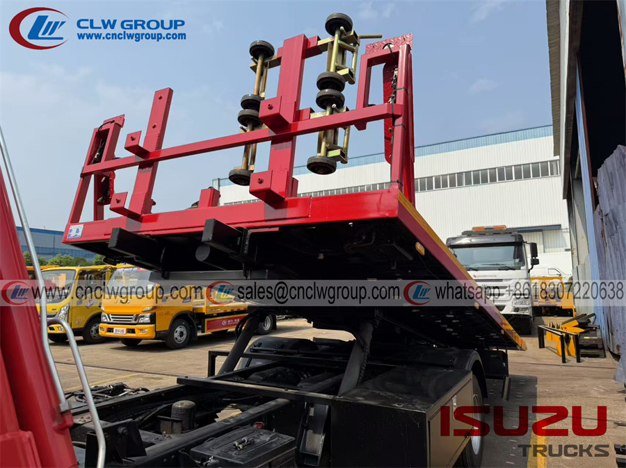 Isuzu 700P 4x4 4wd flat bed type recovery wrecker tow truck with knuckle crane