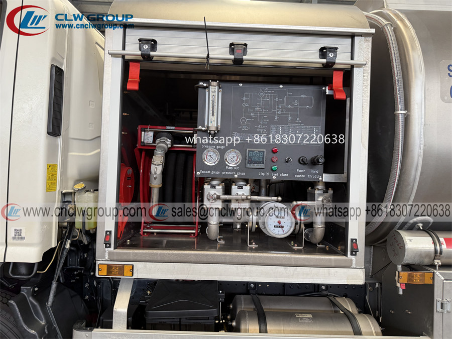 Foton Aumark 8m3 aviation jet-a1 fuel refueler tanker truck