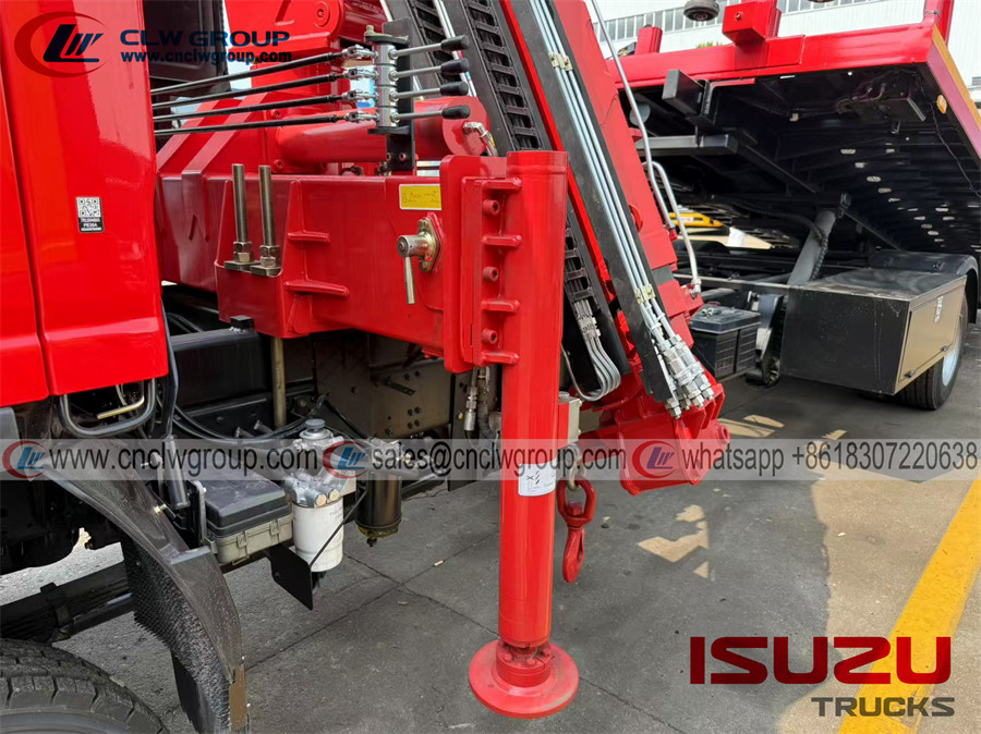 Isuzu 700P 4x4 4wd flat bed type recovery wrecker tow truck with knuckle crane