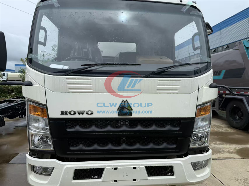 HOWO RHD 4 5 ton freezer cooling van refrigerated trucks