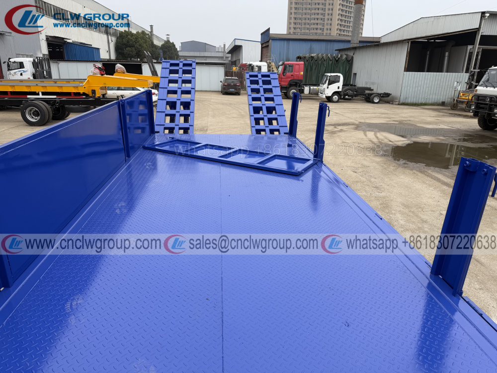 HOWO NX 8x4 platform truck mounted 16 ton folding arm crane