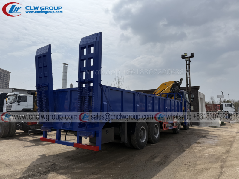 HOWO NX 8x4 platform truck mounted 16 ton folding arm crane