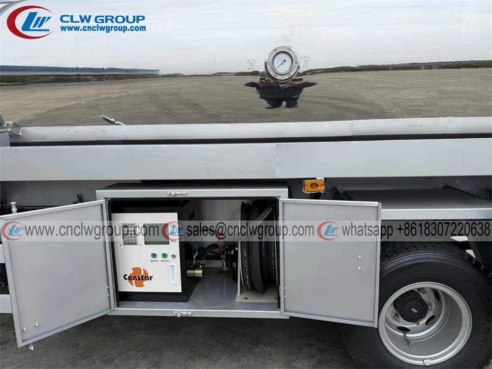 level gauge of HOWO Cummins 141hp 10m3 aluminum fuel tanker refilling dispenser truck