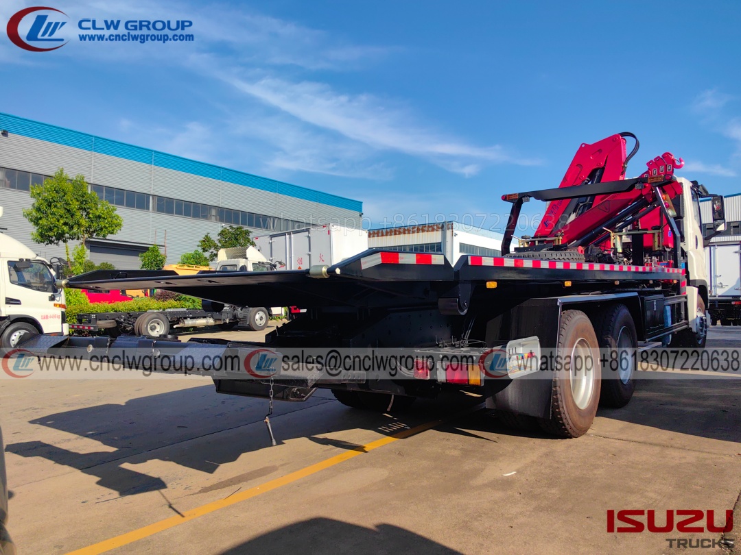 ISUZU GIGA 20 ton wrecker tow truck mounted 6.3 8 10 ton knuckle crane