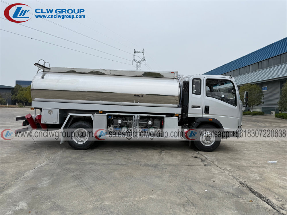 Sinotruk HOWO 8000L aluminum fuel refueler dispenser tank truck